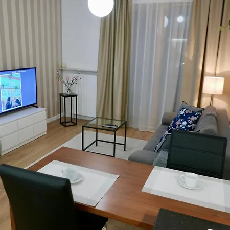 Zdrowa In Wilanow アパート ワルシャワ